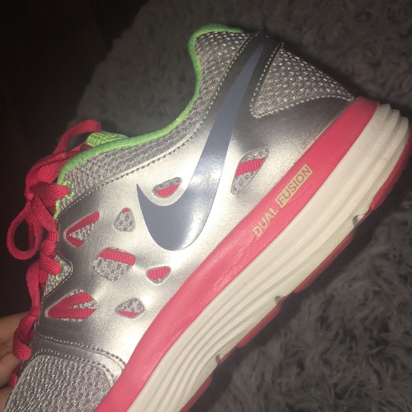 Nike Runing Shoes - Picture 5 of 5